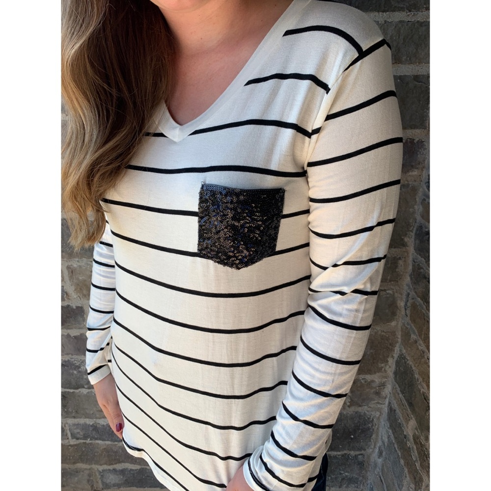 🆕 White Striped Long Sleeve w/ Glitter Pocket 🖤